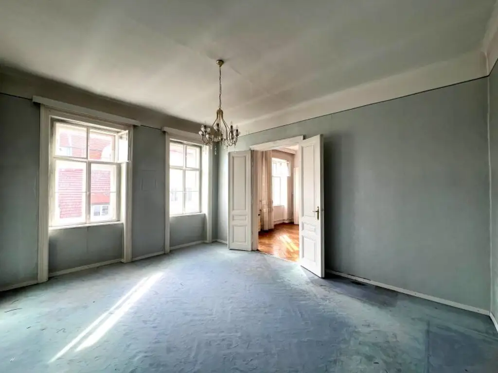 Altbau-Charme! 67 m² Wohnung beim Naschmarkt mit exklusiver Balkon-Möglichkeit in generalsaniertem Haus