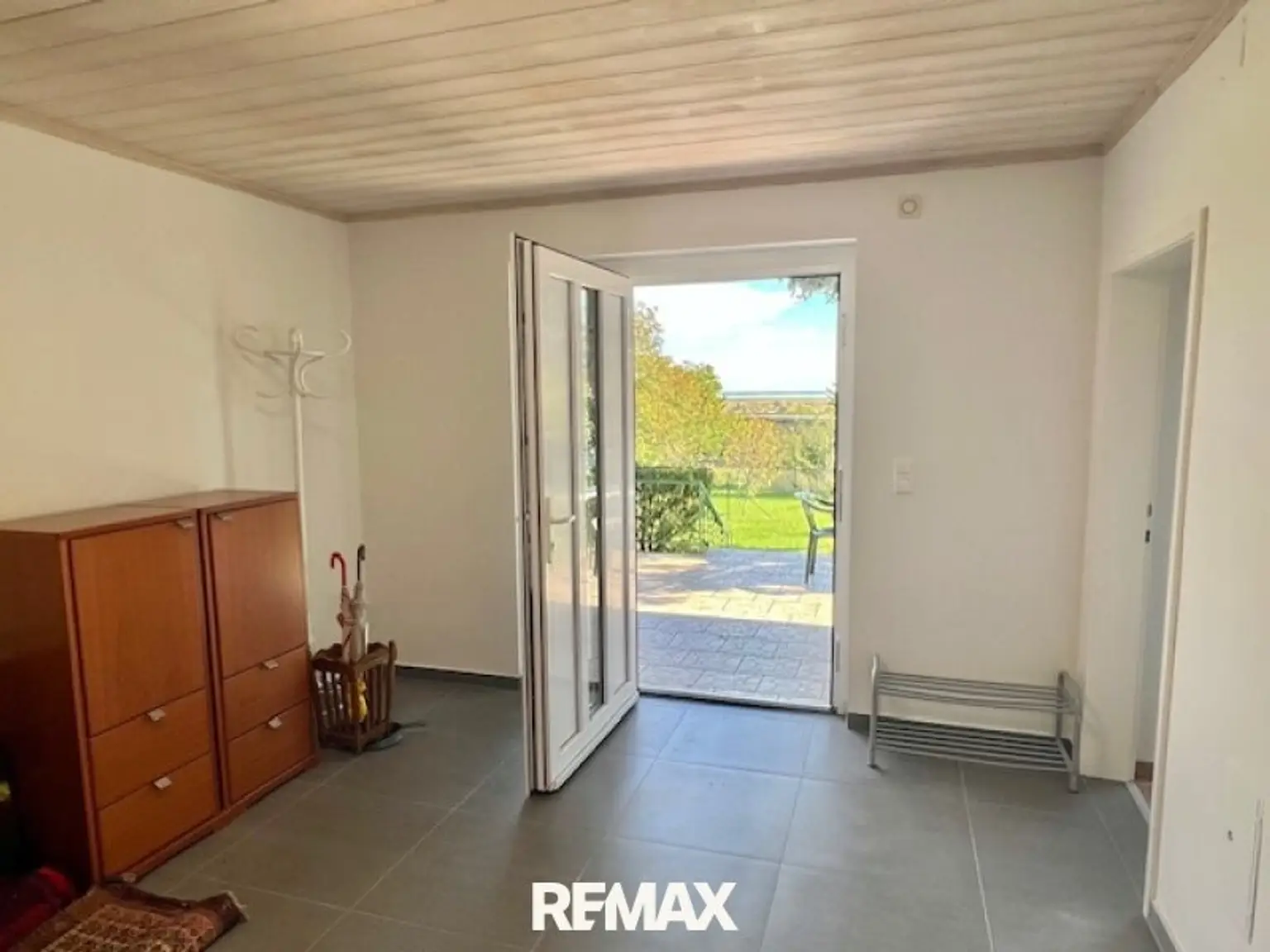 Blick vom Vorraum in den Garten