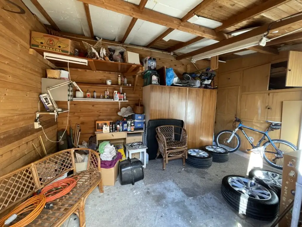 Häuschen mit Gemeinschaftsgarten, Keller und Schuppen