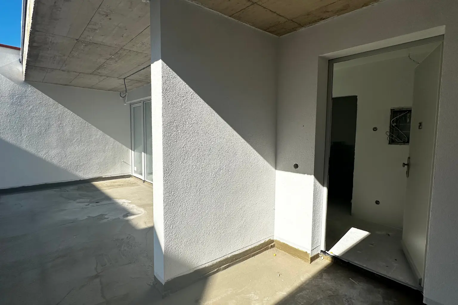 Exklusive 4-Zimmer-Dachgeschosswohnung mit großer Dachterrasse & Home Office separat
