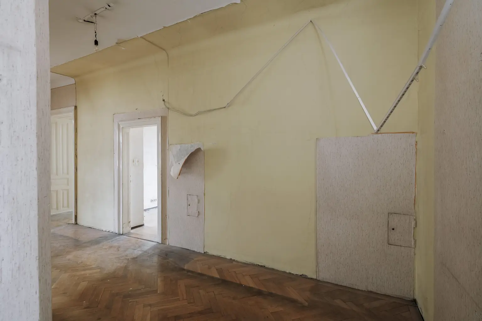 Sanierungsbedürftiges 4 Zimmer Altbau-Juwel in sehr guter zenraler Lage von Döbling!