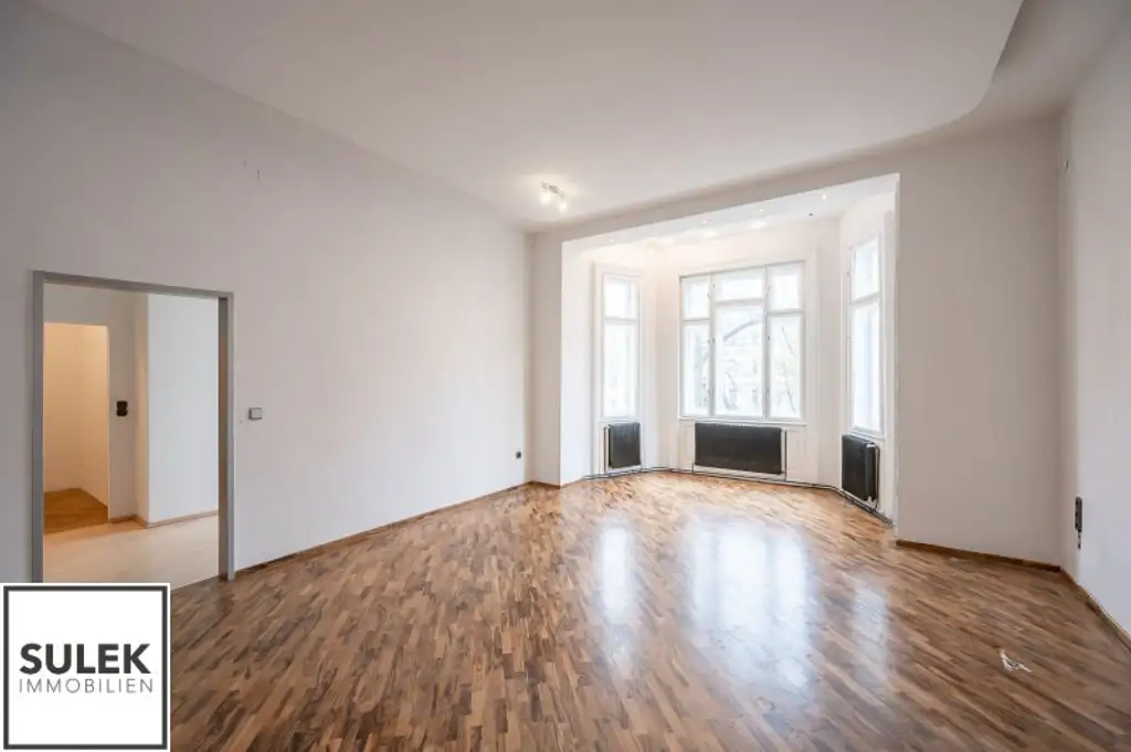 Adaptierungsbedürftige Erkerwohnung direkt beim Schloss Schönbrunn - 3 Zimmer