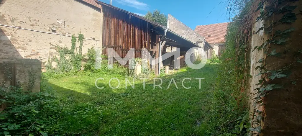 WOHN-UND GESCHÄFTSHAUS AUS DEM 16. JAHRHUNDERT IM HERZEN VON LANGENLOIS 
100 m Kellerröhre, Nebengebäude, Innenhof, Geschäftslokale, usw.