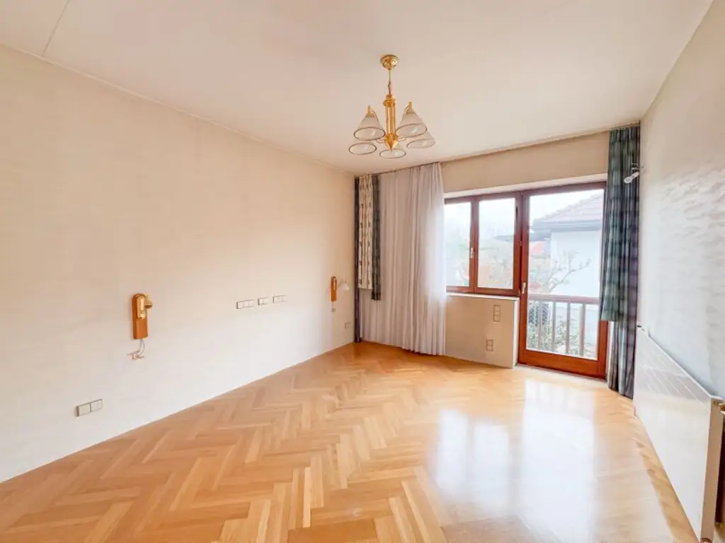 🏡 Großzügiges Einfamilienhaus mit Werkstattkeller, Garage & Terrasse in Stockerau mit Ausbaupotenzial!