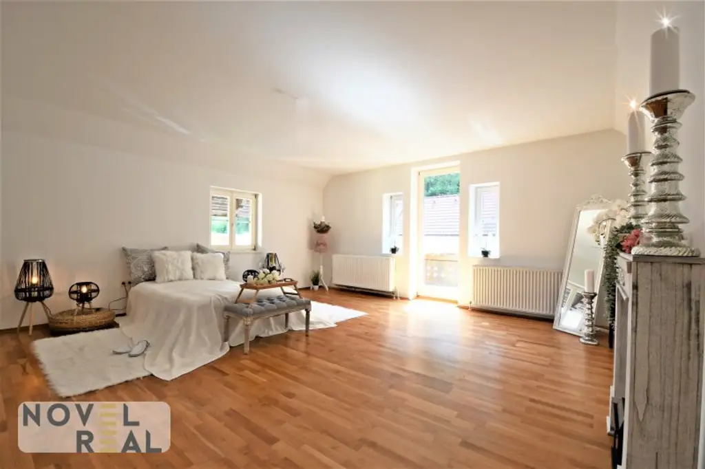 Sanierter Jugendstilaltbau mit Nebengebäude auf großem Grundstück mit Swimmingpool im Bezirk BADEN