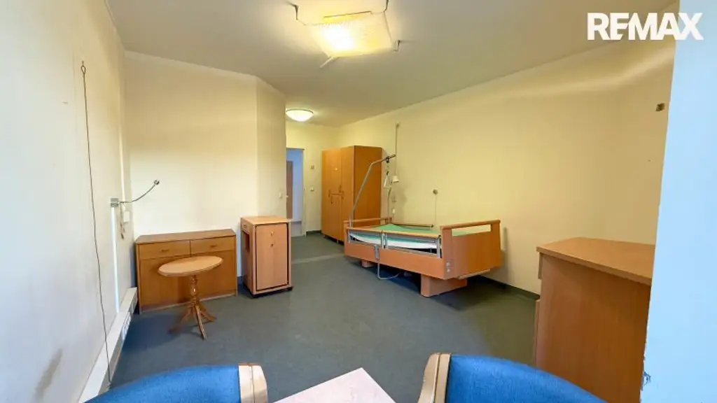 Ehemaliges Seniorenheim, gewerbliche Widmung, große Dachterrasse & 16 Garagen in Wiener Neustadt – Top Chance!