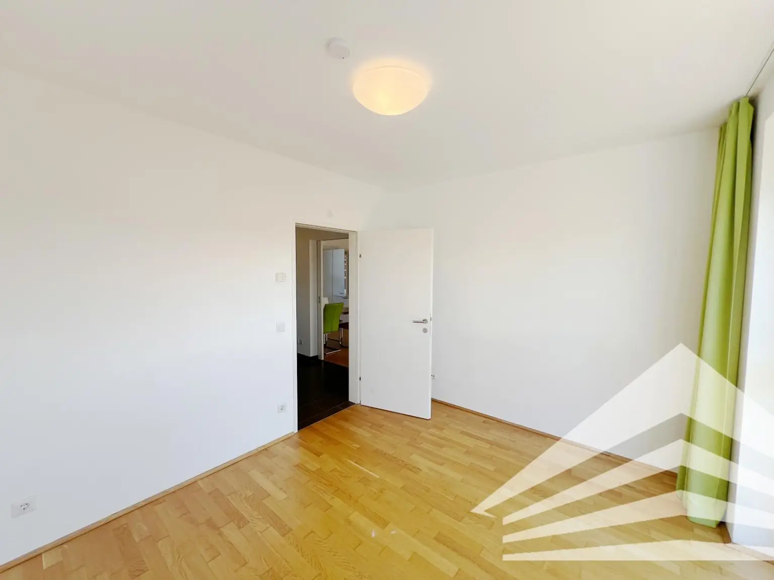 SQUADRO - teilmöblierte westseitige 3-Zimmer Wohnung mit Balkon in zentraler Lage!