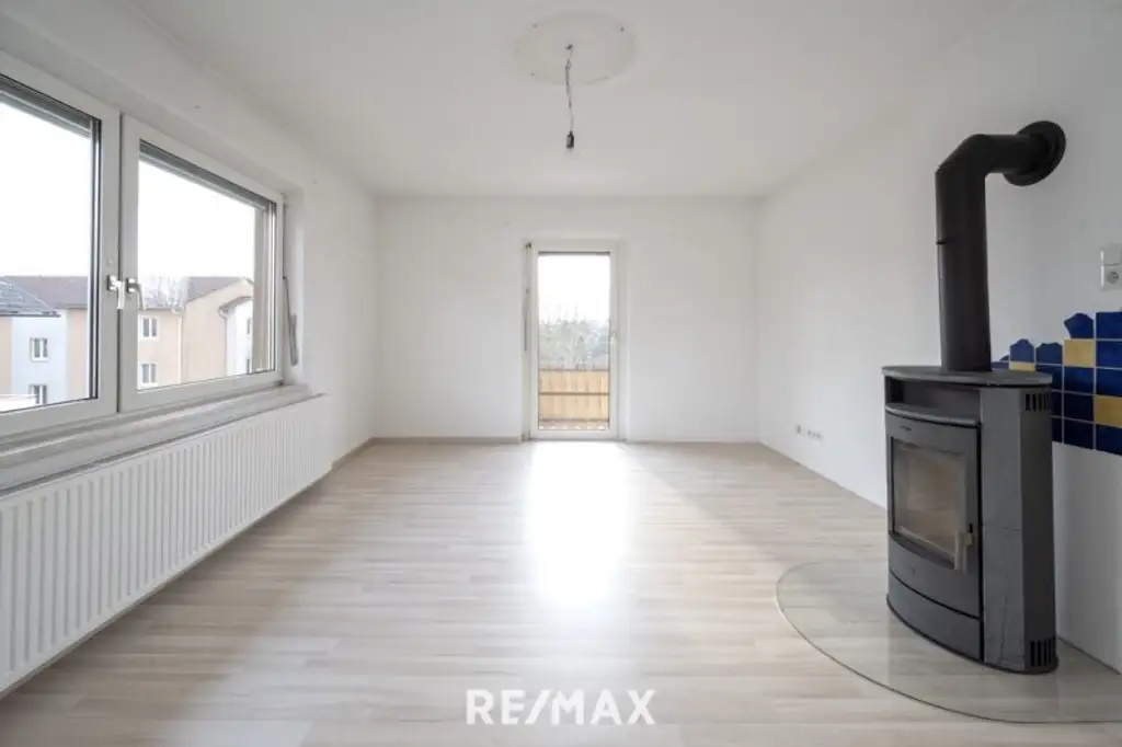 Voll unterkellertes Zweifamilienhaus mit Garten, Carport & Garage in sonniger Zentrumslage von Bad Hall!