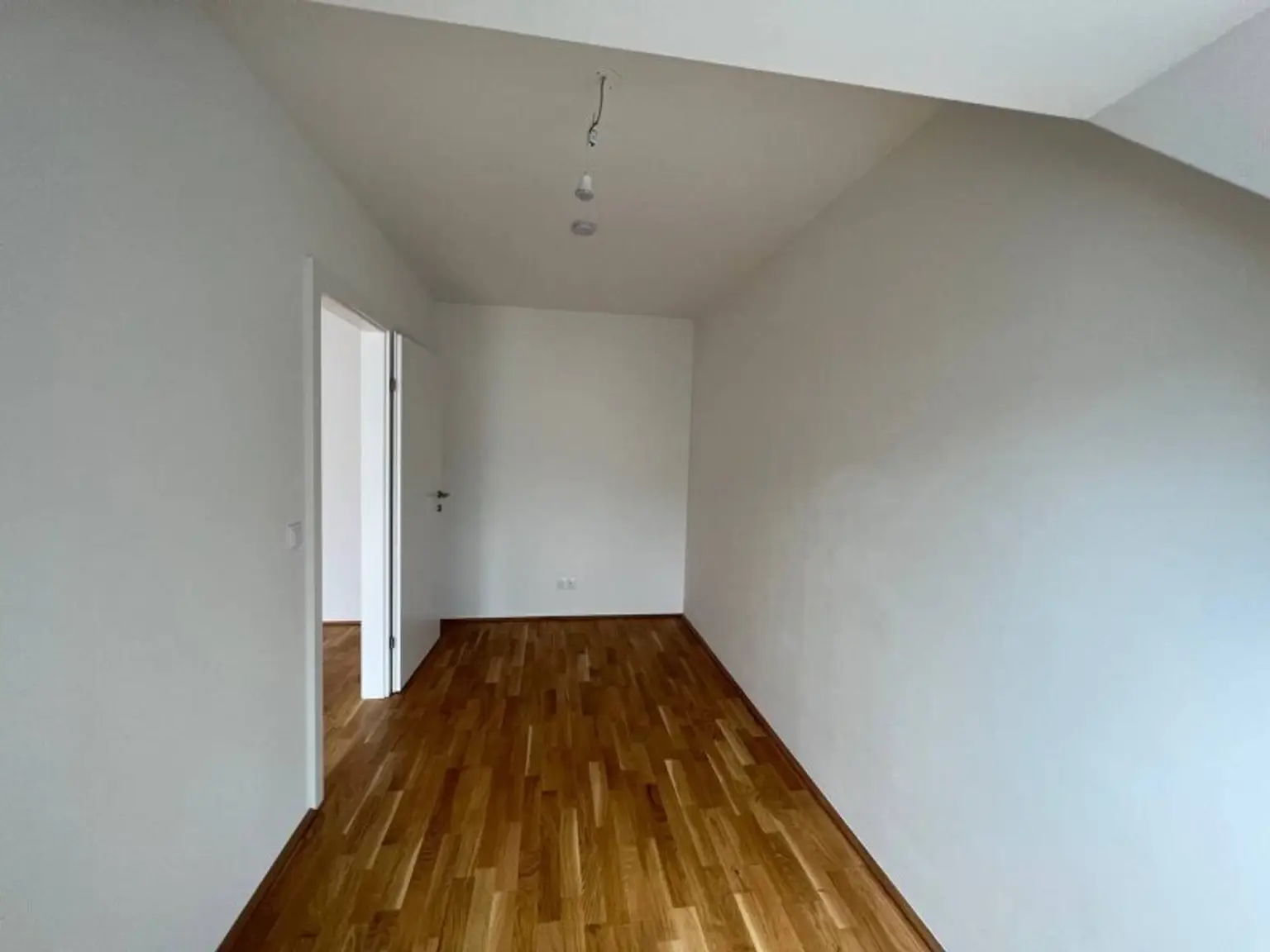 EXKLUSIVES WOHNEN IN RUHIGER LAGE MIT BALKON & GARAGE – IDEAL ZUR ANLAGE