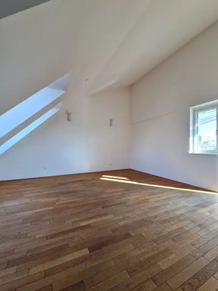 Willkommen auf der Sonnenseite! Ihre neue Wohlfühloase mit sonniger Dachterrasse und wunderbarer Aussicht im Herzen der Josefstadt
