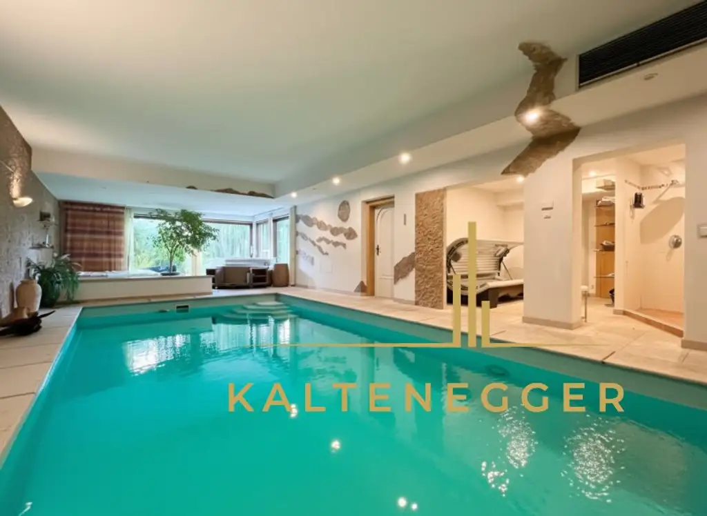 Klosterneuburg: Großzügiges Anwesen mit 2 Wohneinheiten, Indoorpool und 3.606 m² Grundstück