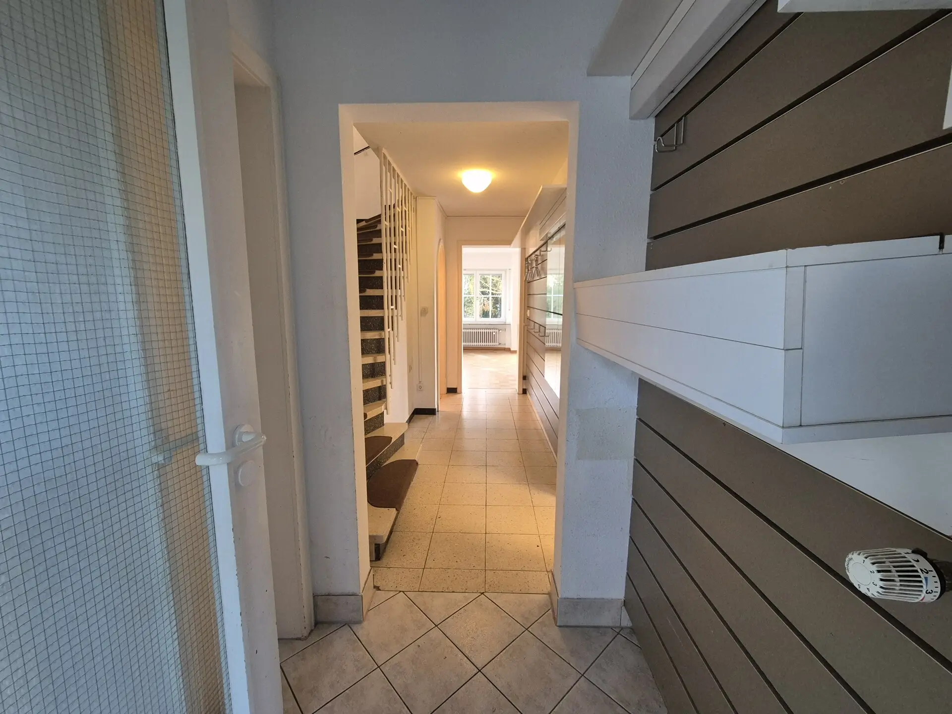 Flur EG Richtung Wohnzimmer