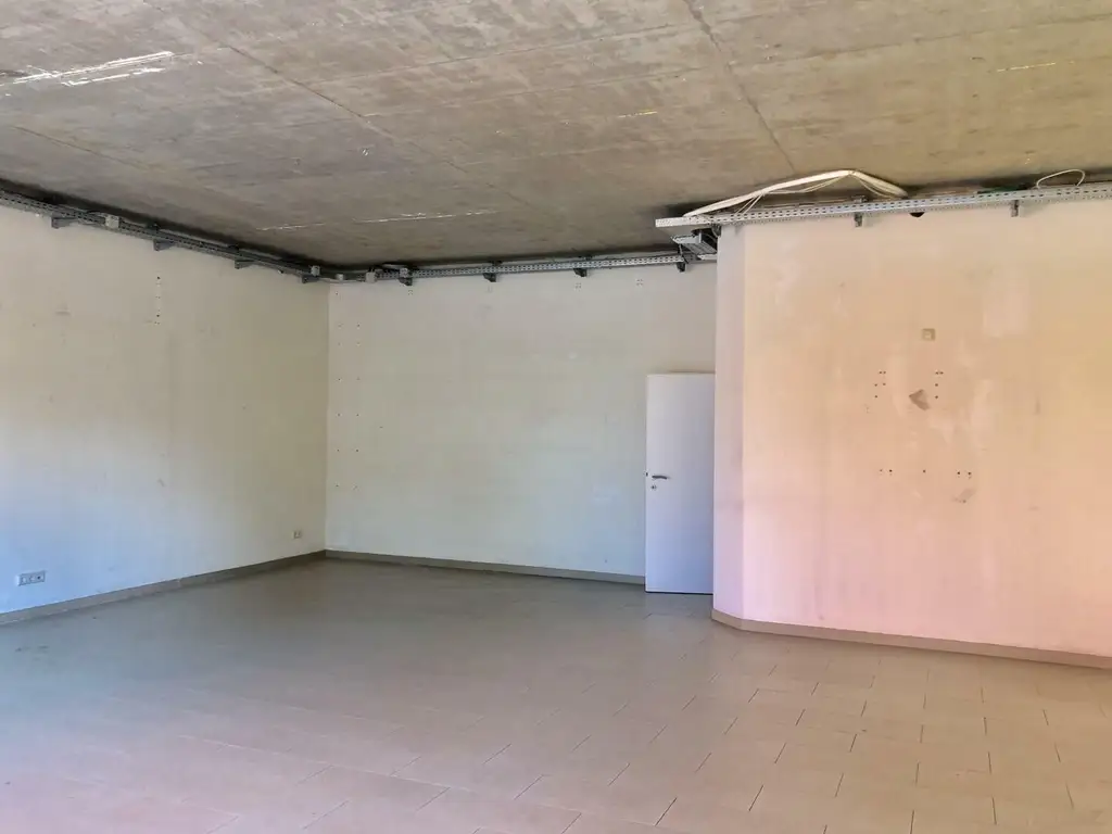 Sofortbezug: Portal-Geschäftslokal - Büro, barrierefrei - keine Gastronomie!