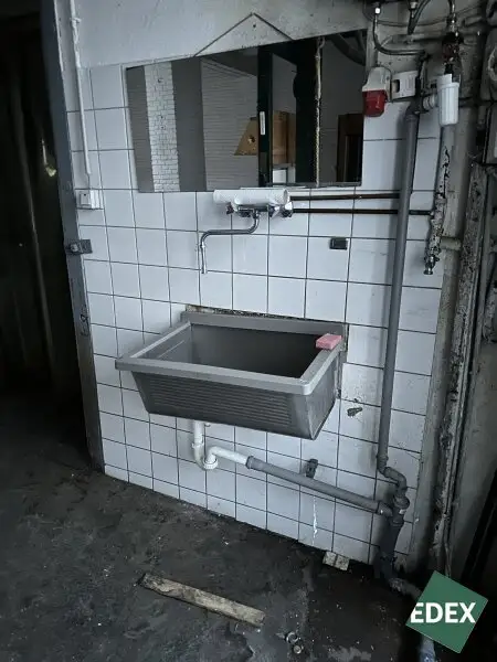 Yppenplatz - spannende Geschäftsfläche mit Gewölbekeller