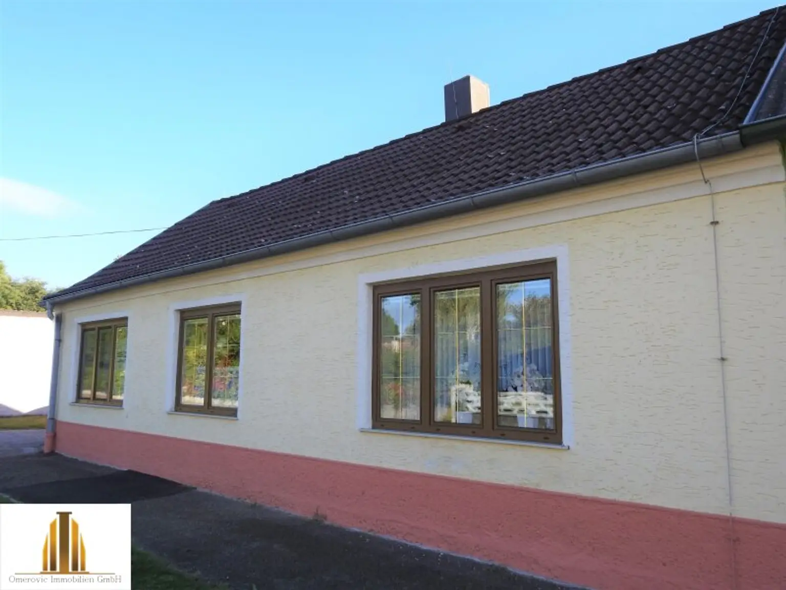 Hübsches, gepflegtes und ebenerdiges Landhaus mit uneinsichtigem Innenhof, großem Garten und Garage, in Seefeld im Weinviertel, Nähe Hollabrunn!