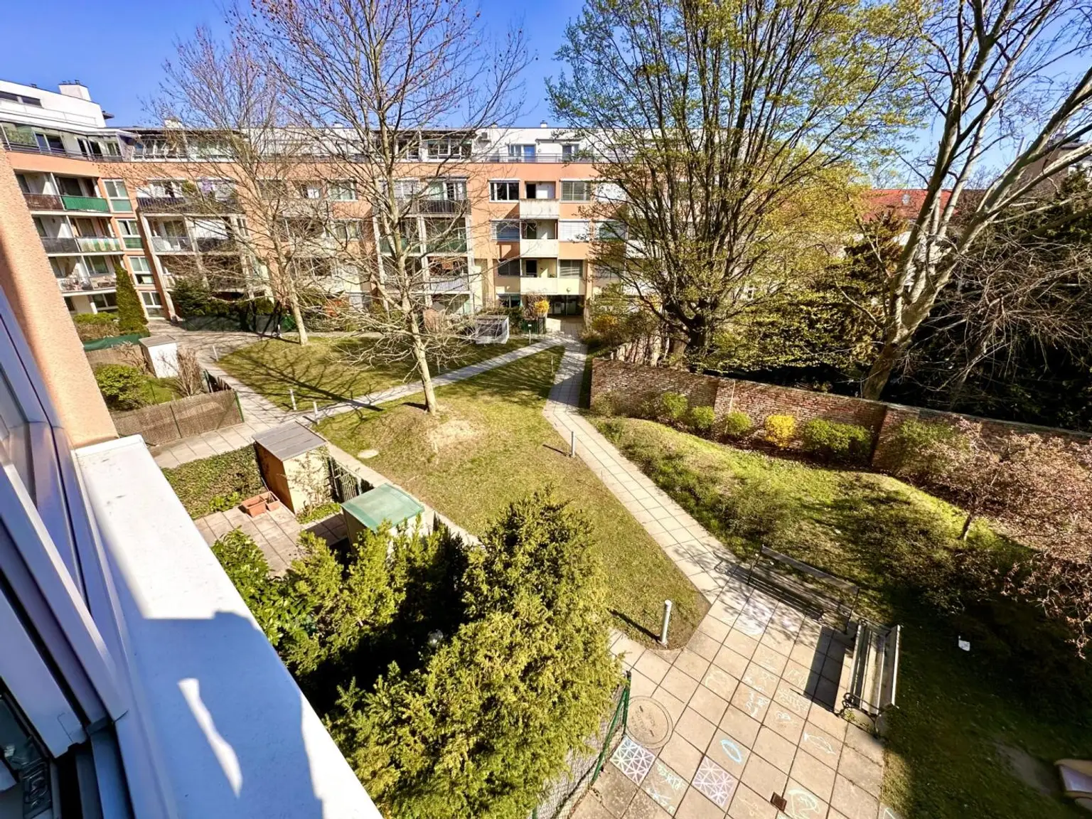 Blick vom Schlafzimmer und Kinderzimmer