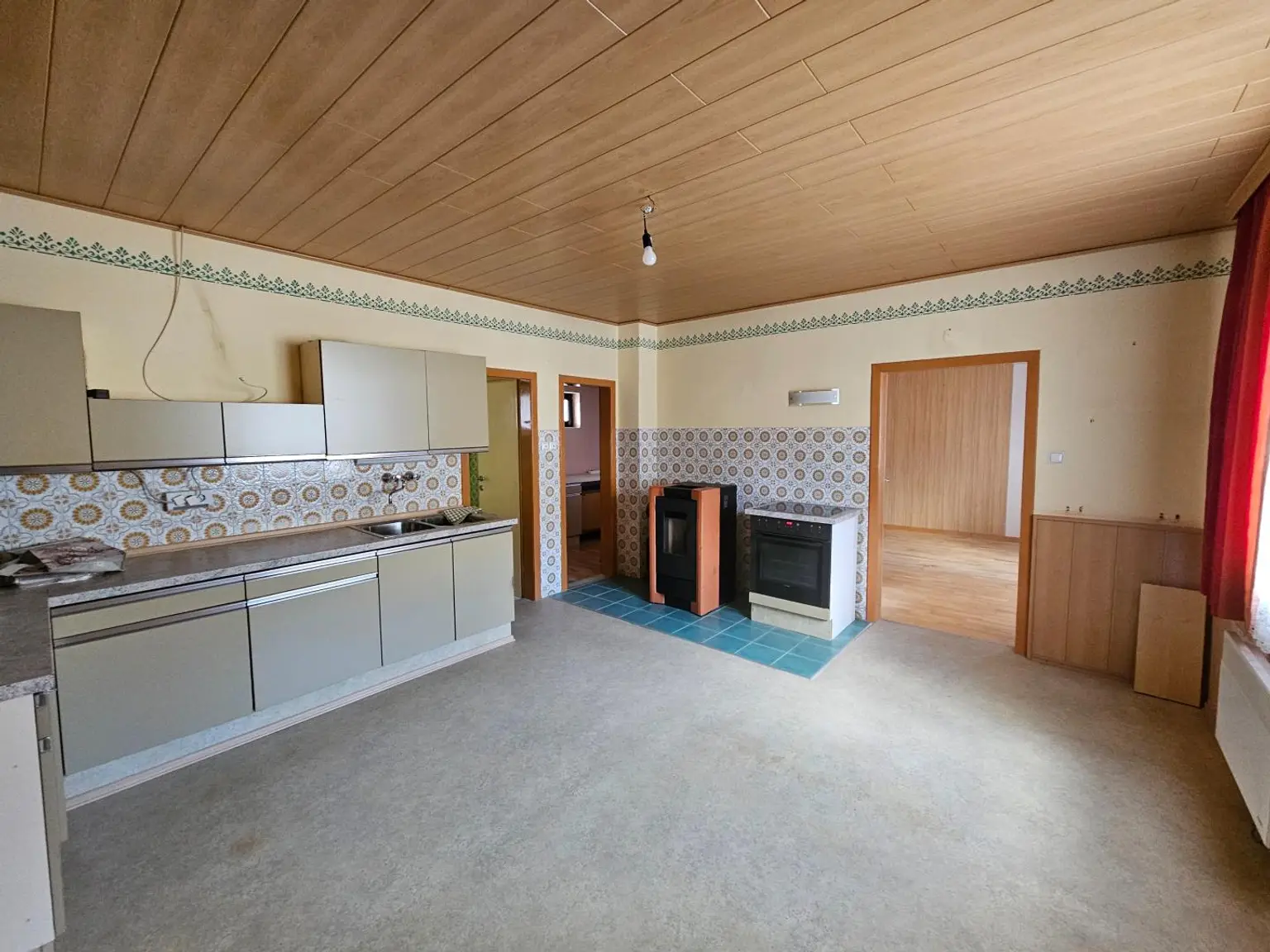 Gepflegtes Haus mit Stadel und Nebenräumen