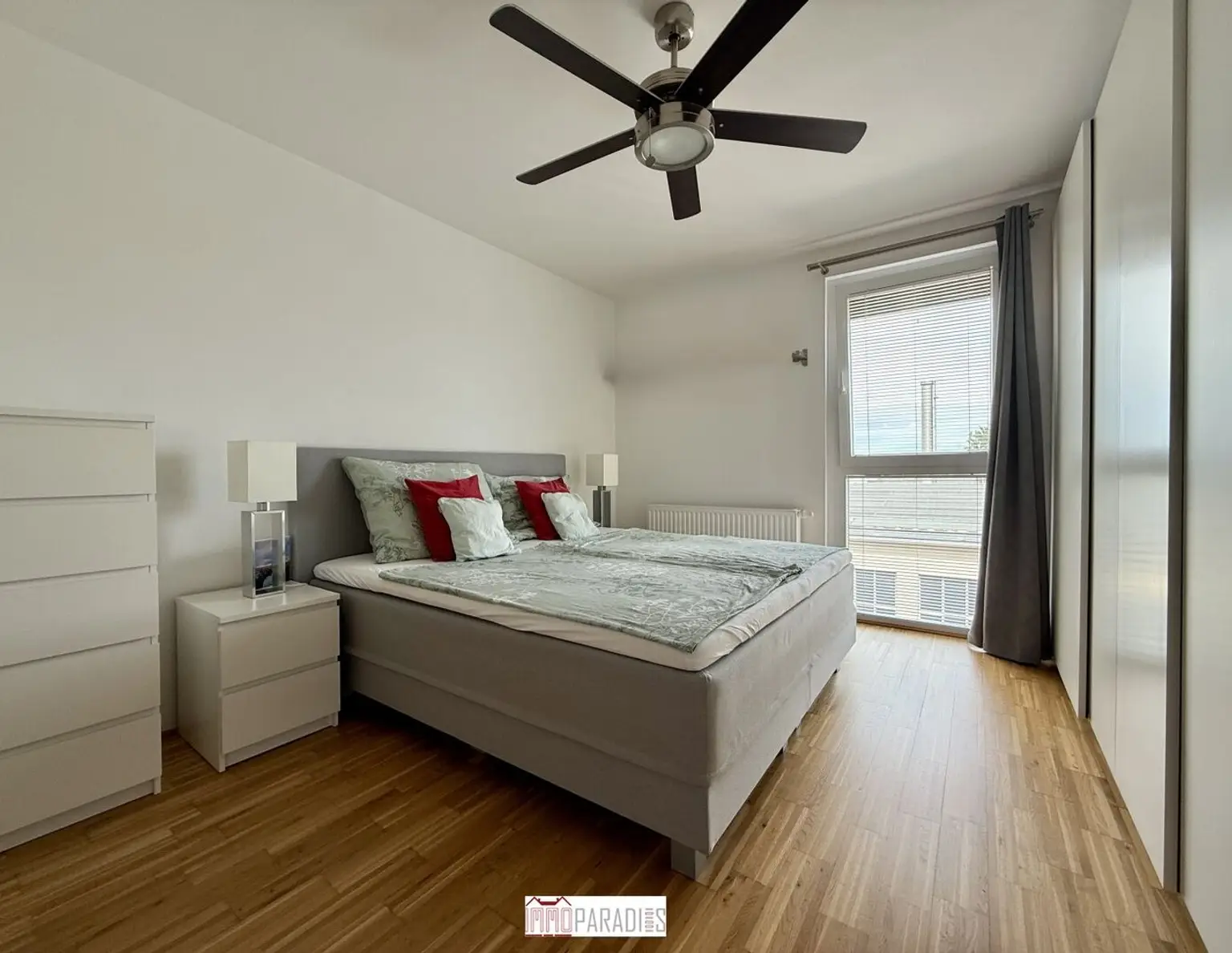 Traumhafte, neuwertige 4-Zimmer-Wohnung mit Loggia & optionalem Tiefgaragenstellplatz