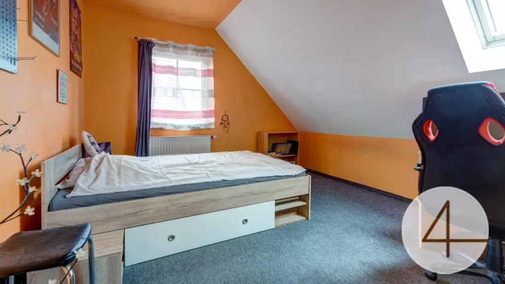 Ihr neues Zuhause: Stilvolles Einfamilienhaus mit Pool in ruhiger Lage