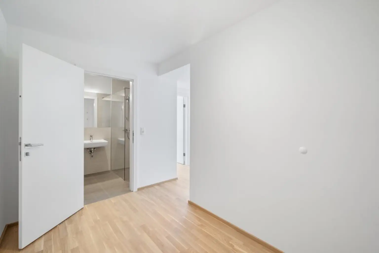 2-Zimmer-Dachgeschosswohnung (Massivbauweise) in generalsaniertem Altbau mit Loggia