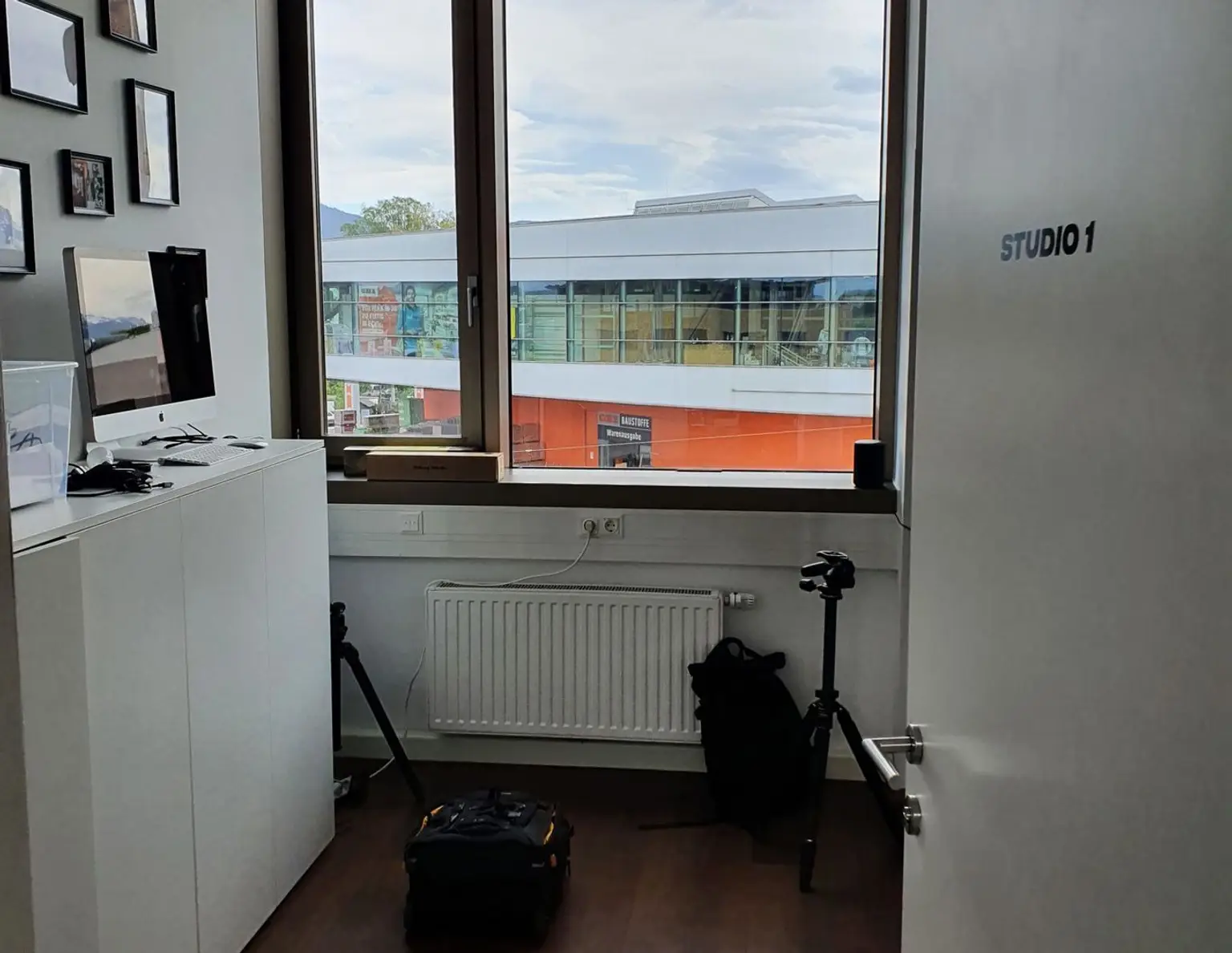 Moderne Bürofläche nahe Flughafen und Autobahn