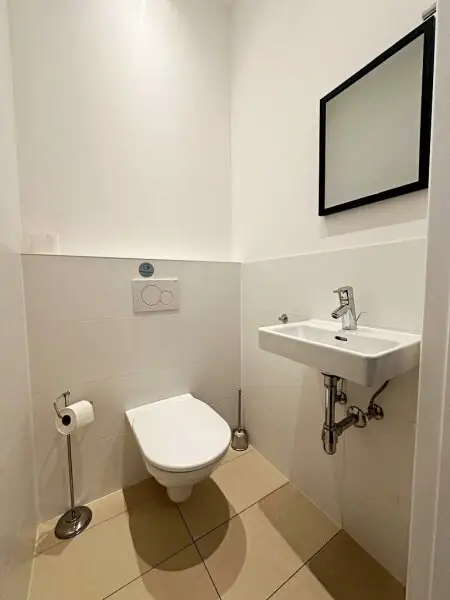 OPERNRING, STAATSOPER, klimatisierte 106 m2 Altbau, 3 Zimmer, Möblierung möglich, Extraküche, 2 Bäder, 4. Liftstock