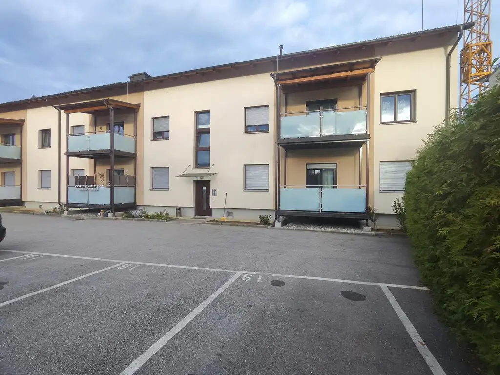 Vermietete, generalsanierte Wohnung mit Garage, Autoabstellplatz