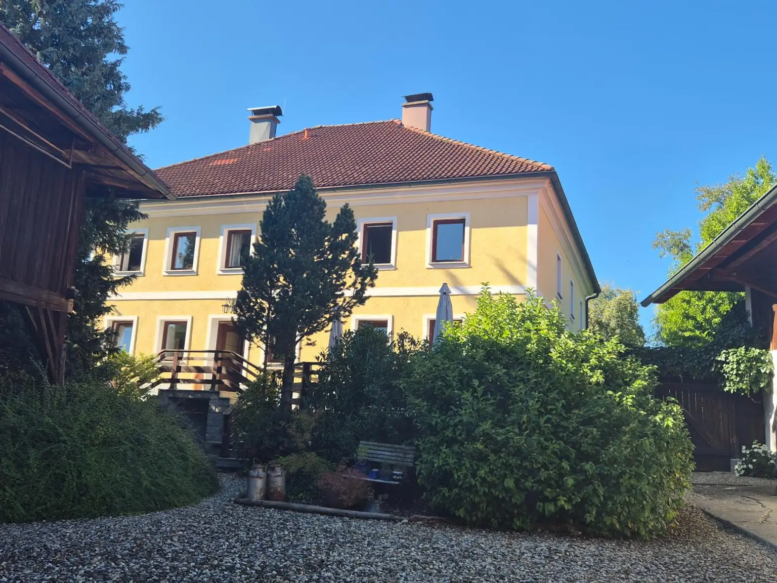 Wunderschöner Dreikanthof in Ruhelage mit Reithalle