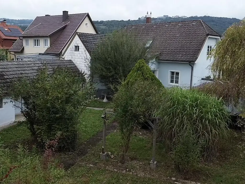 Bürgerliches Einfamilienhaus mit viel Platz, liebenswerten Garten und tollem Ausblick!
