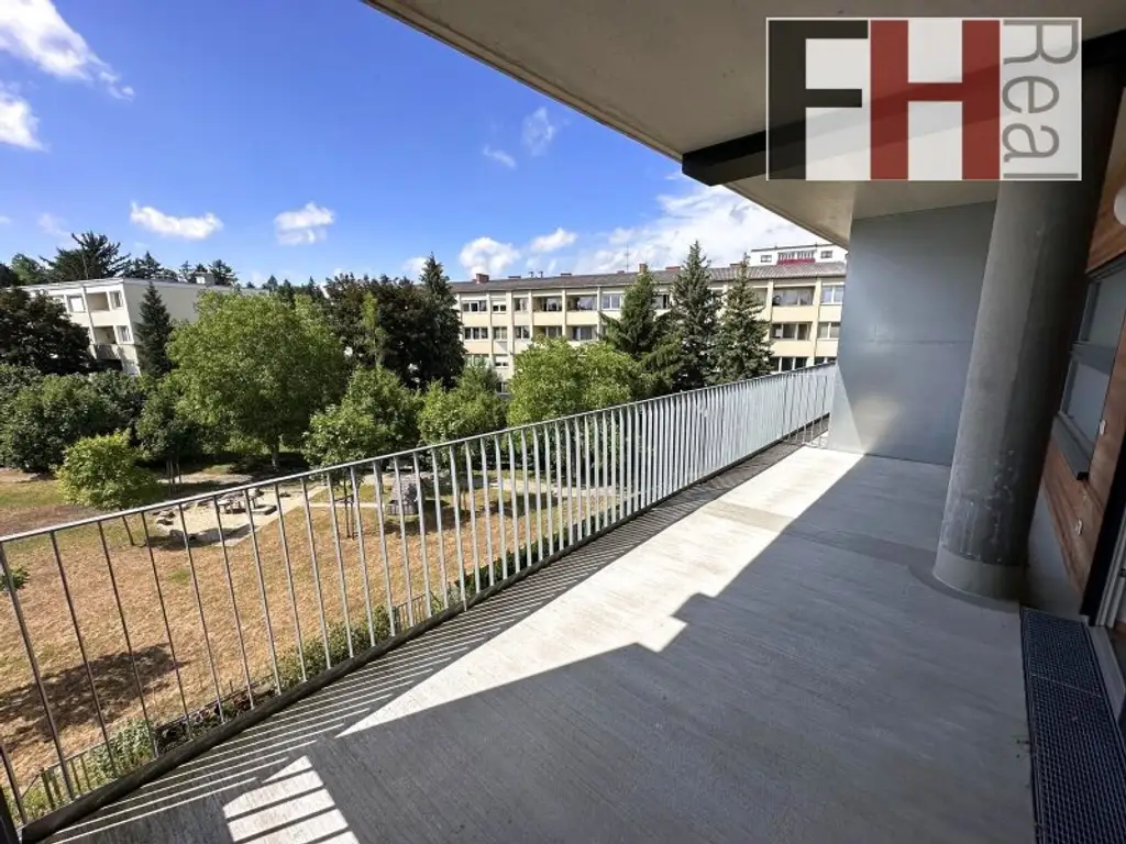 Helles, modernes Apartment mit großer Loggia und Parkplätzen