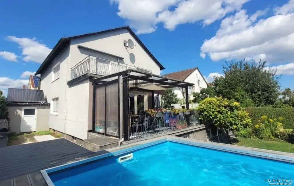 Vielseitiges Zweifamilienhaus mit viel Platz für die ganze Familie, auch mit mehreren Generationen