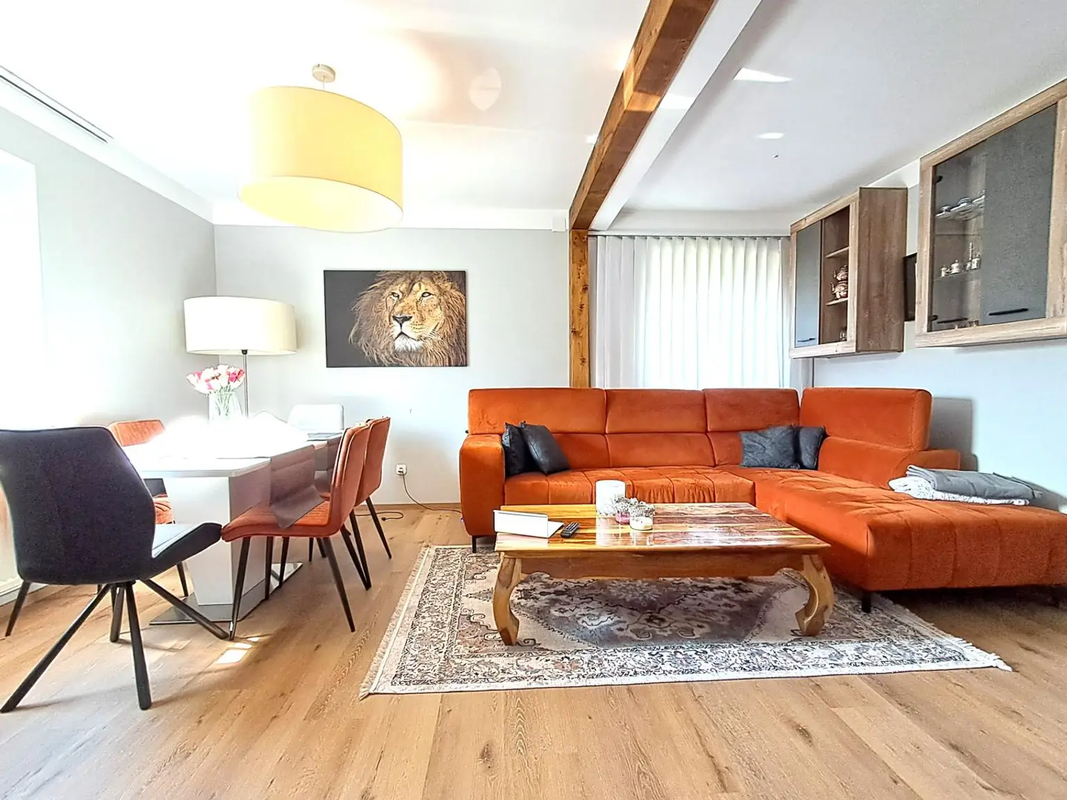 6 Zimmer ein großzügiges Grundstück und viel Platz warten auf eine nette Familie