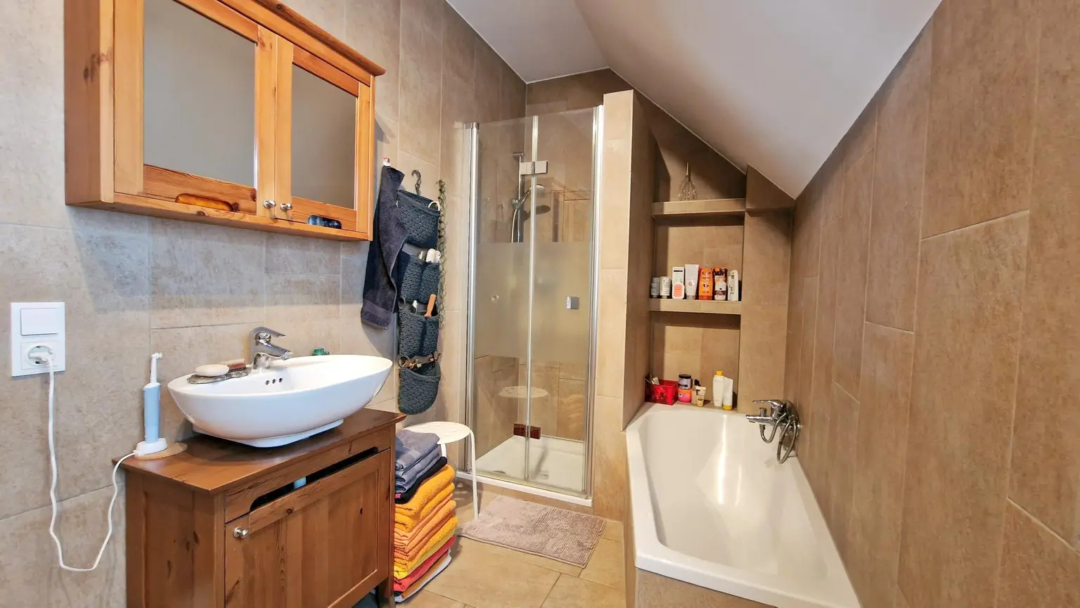 Charmantes Reihenhaus mit Garten, Pool und Terrasse – gepflegt & bezugsbereit ab Sommer 2026