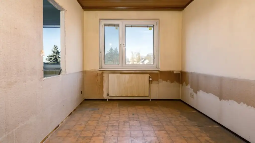 Renovierungsbedürftige 3-Zimmer-Wohnung mit Loggia in Leopoldsdorf – Ihr neues Zuhause!