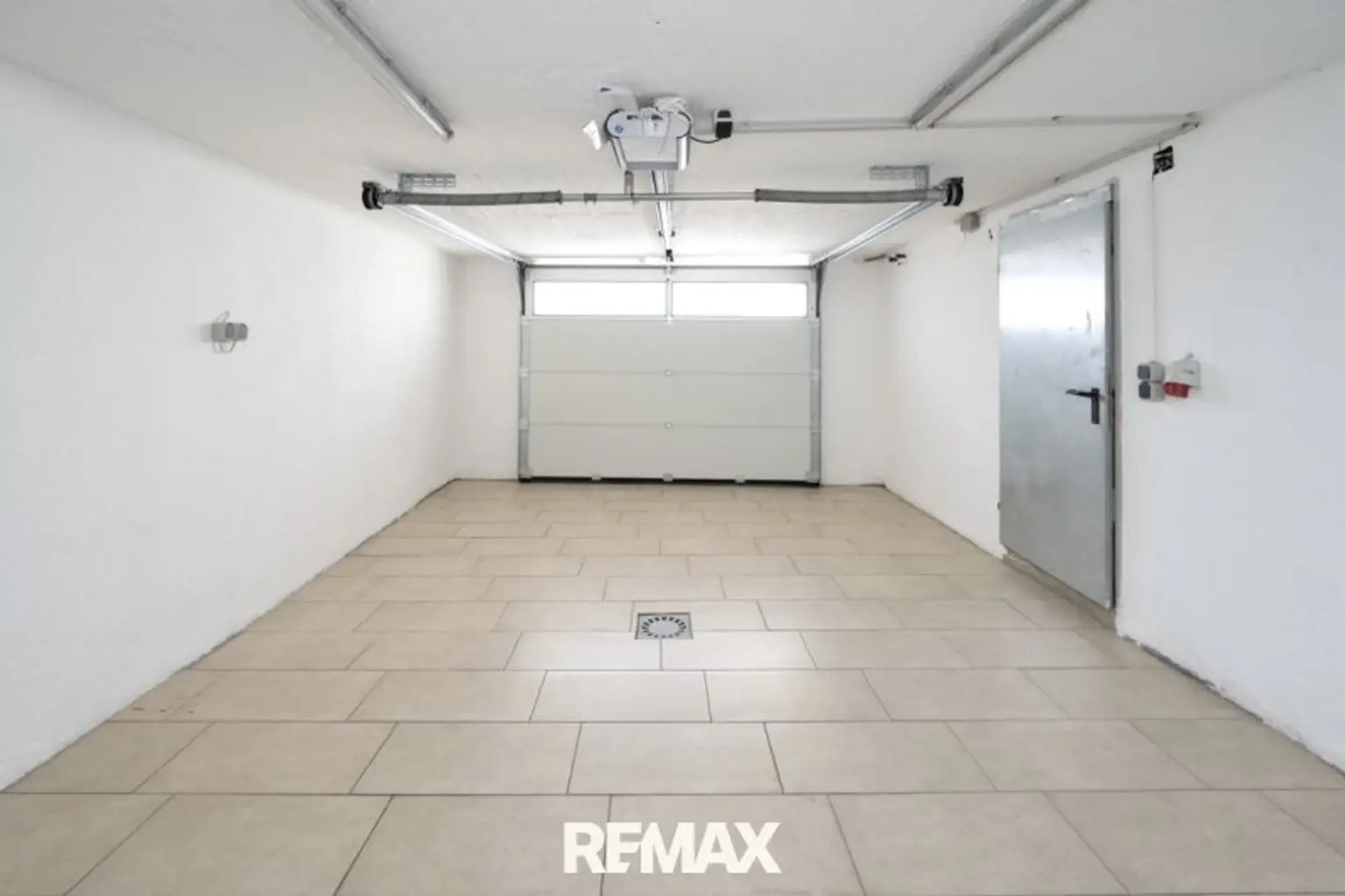 Voll unterkellertes Zweifamilienhaus mit Garten, Carport & Garage in sonniger Zentrumslage von Bad Hall!