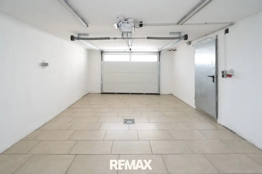 Voll unterkellertes Zweifamilienhaus mit Garten, Carport & Garage in sonniger Zentrumslage von Bad Hall!