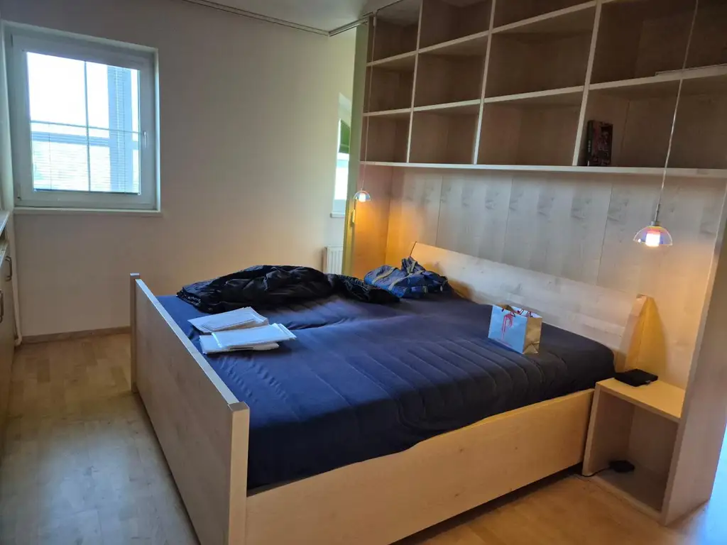 ZWEIFAMILIENHAUS IN ERHÖHTER GRÜNRUHELAGE MIT AUSBLICK
