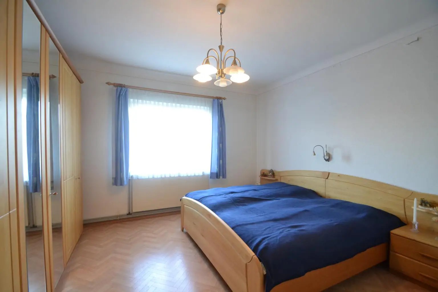 ruhiges Zimmer im Erdgeschoß