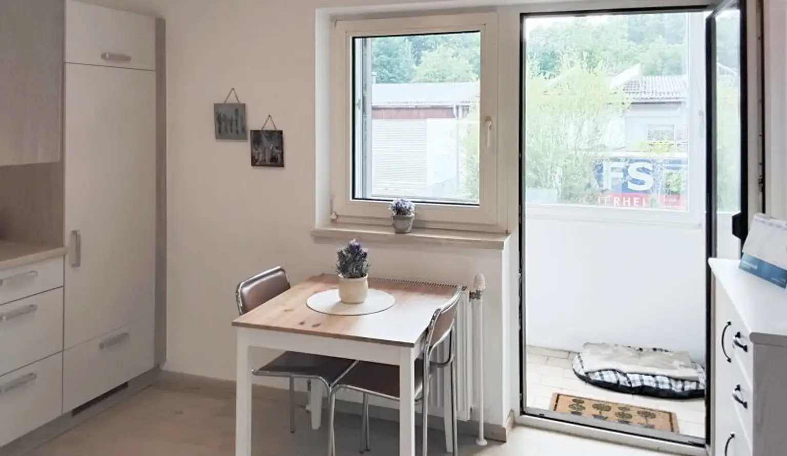 Eine komplett neu adaptierte 3-Zimmer-Wohnung mit Eckbalkon und Traunstein Blick.