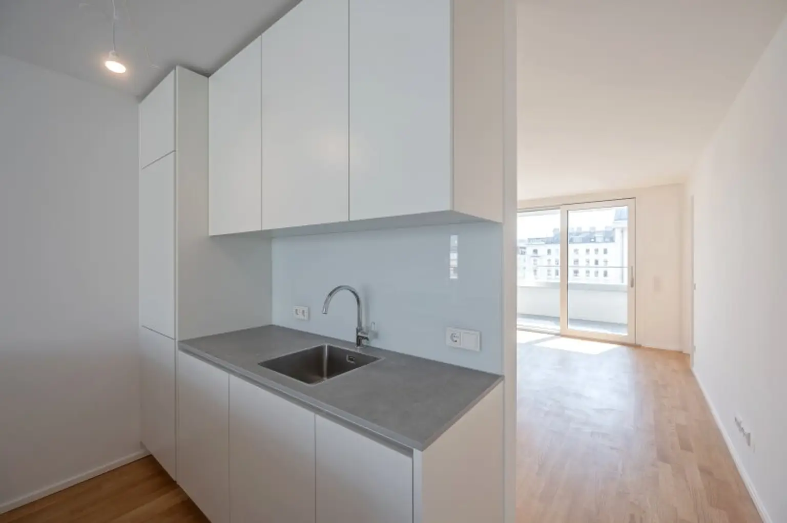 ++MOLLARD 50++ Stylish 3-room Apartment in Prime City Location (1/25)