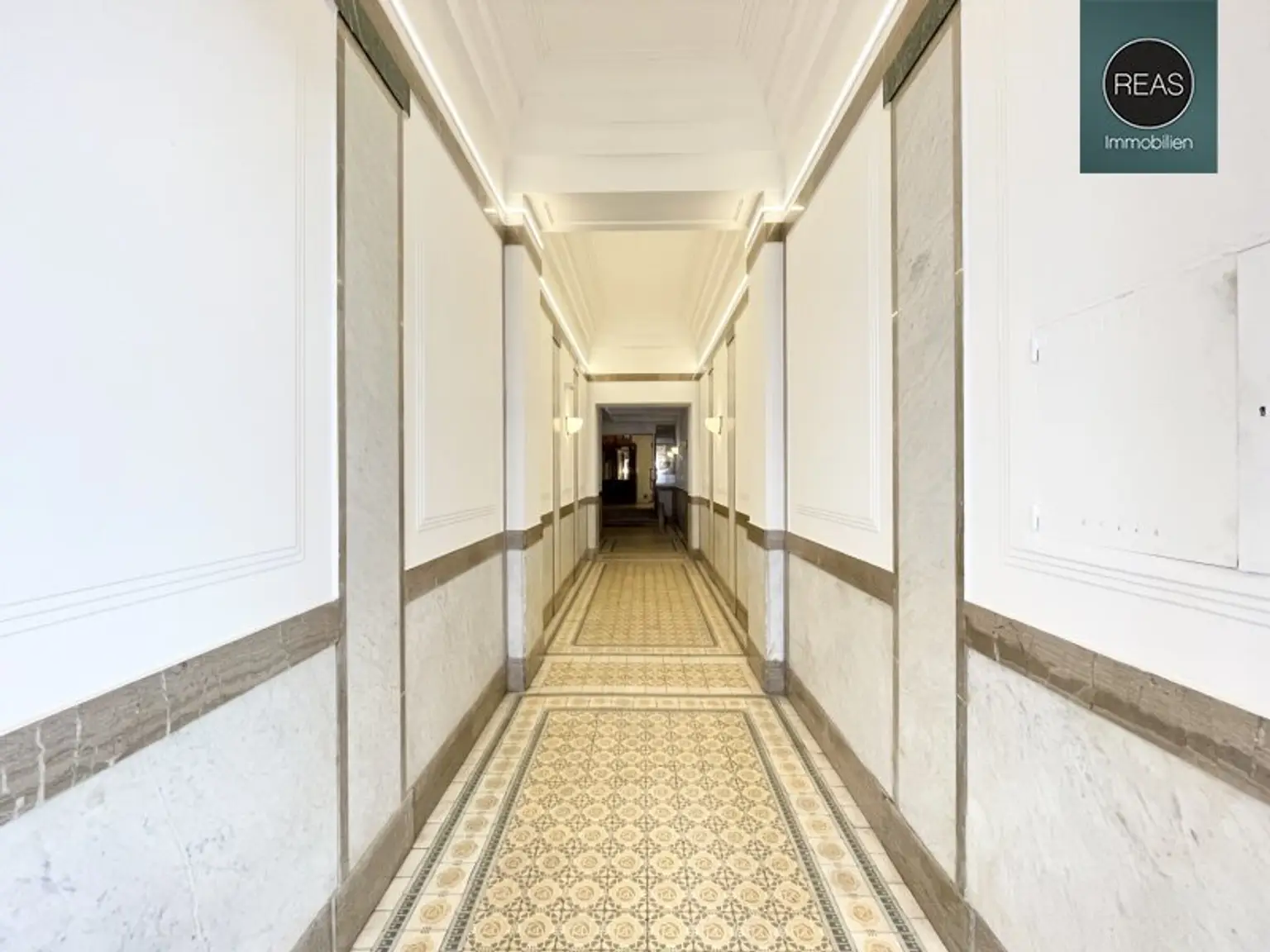 Dem Steffl so nah! Absolutes Traumapartment mit hochwertigen Einbaumöbeln und einzigartiger Dachterrasse samt Speiselift