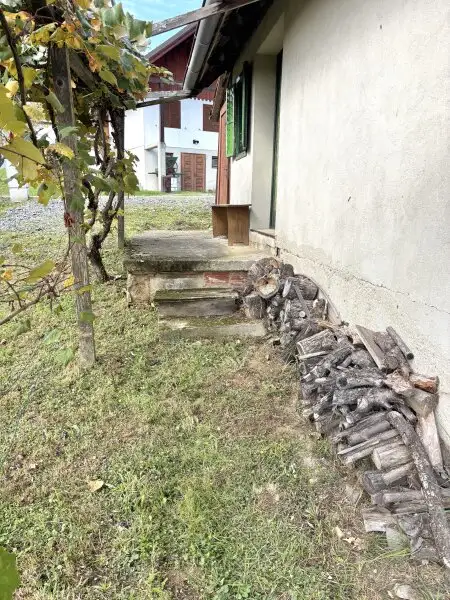 - DER SONNE ENTGEGEN - Kellerstöckl mit entzückendem Grundstück am Stremer Berg !!