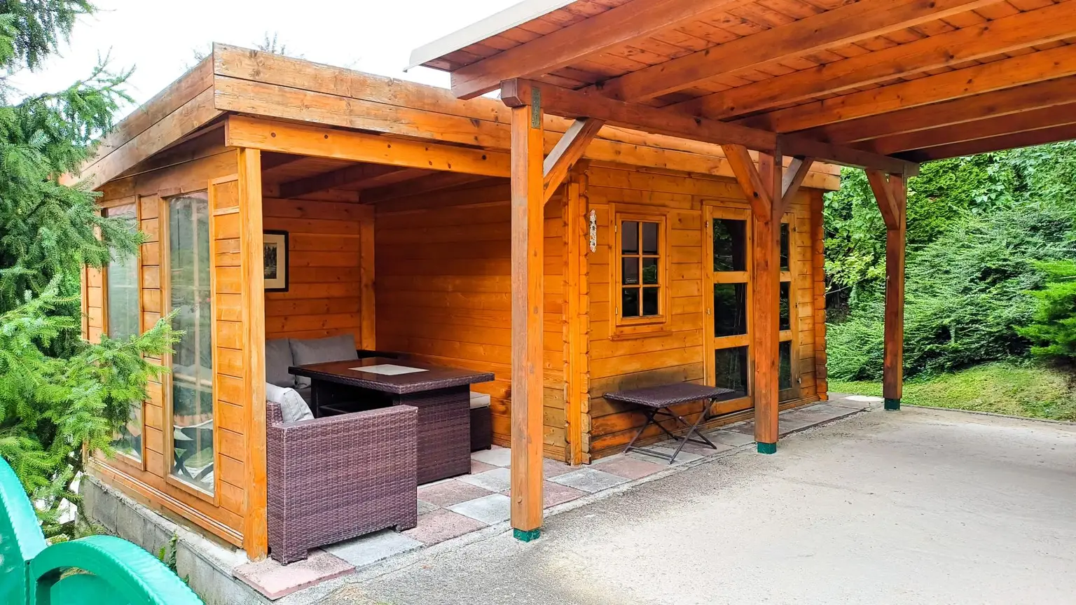 Doppelhaushälfte mit Keller, Garten, Carport und Lounge
