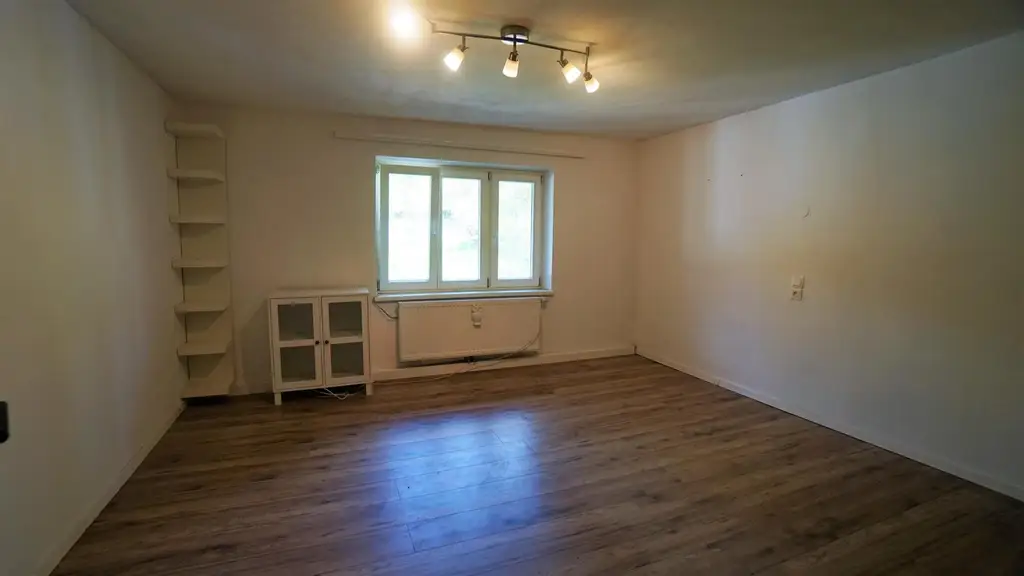 Bauernhaus mit Nebengebäude und Feldern in Durchham