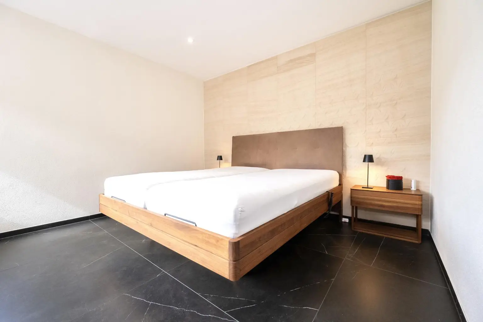 Schlafzimmer 1