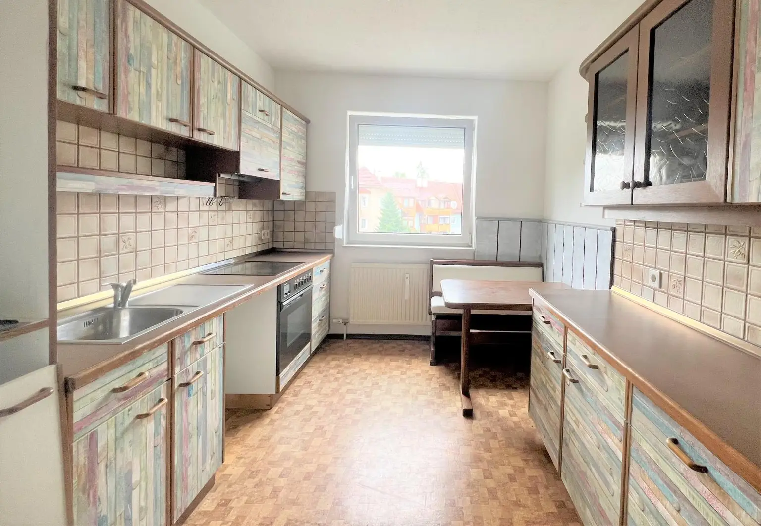 TOLLE WOHNUNG IN RUHIGER LAGE - TIEFGARAGENPLATZ INKLUSIVE