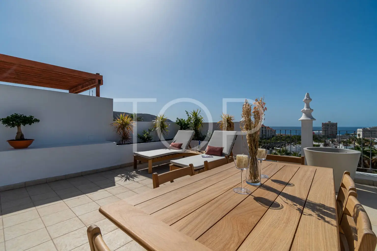 Amplio apartamento con varias terrazas y vistas al mar en Los Cristianos