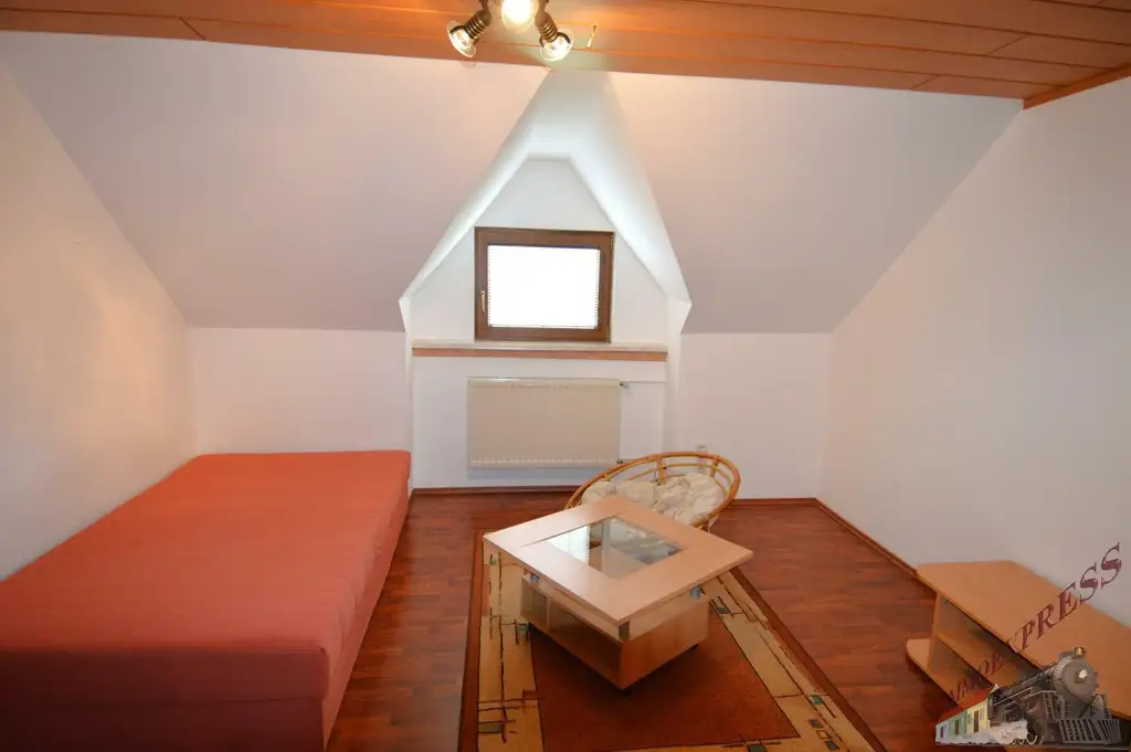 Ein-/ Zweifamilienhaus in ruhiger Aussichtslage