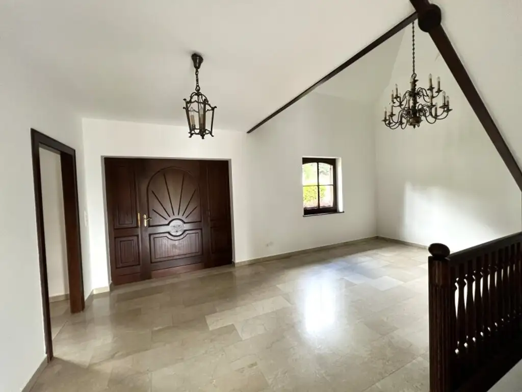 Rarität (!) Großzügige Villa in Badener Bestlage am Mitterberg mit prächtigem Garten - zentrumsnahe (!)