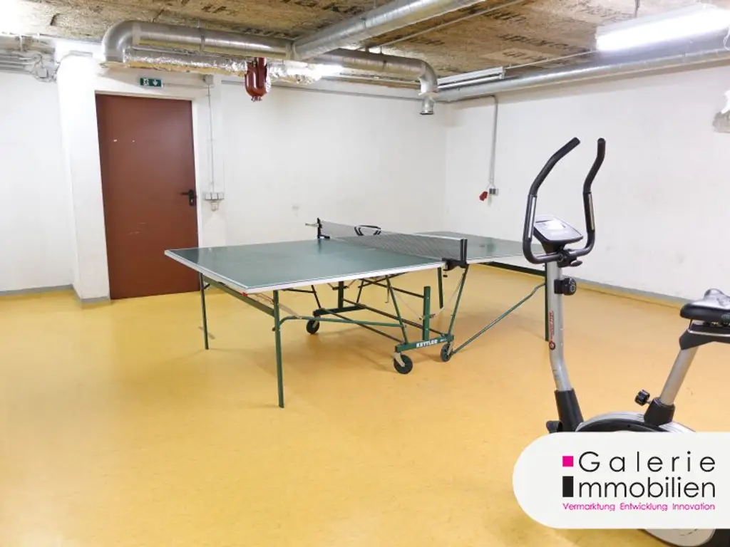 VIDEO: Sehr schöne 4-Zimmer-Maisonette, 3er-WG-geeignet, mit Fernblick und Garage!